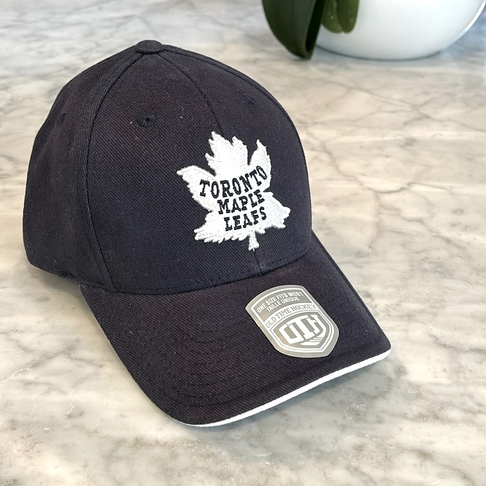 NWT NHL Toronto Maple Leafs 1939 logo hat adjustable